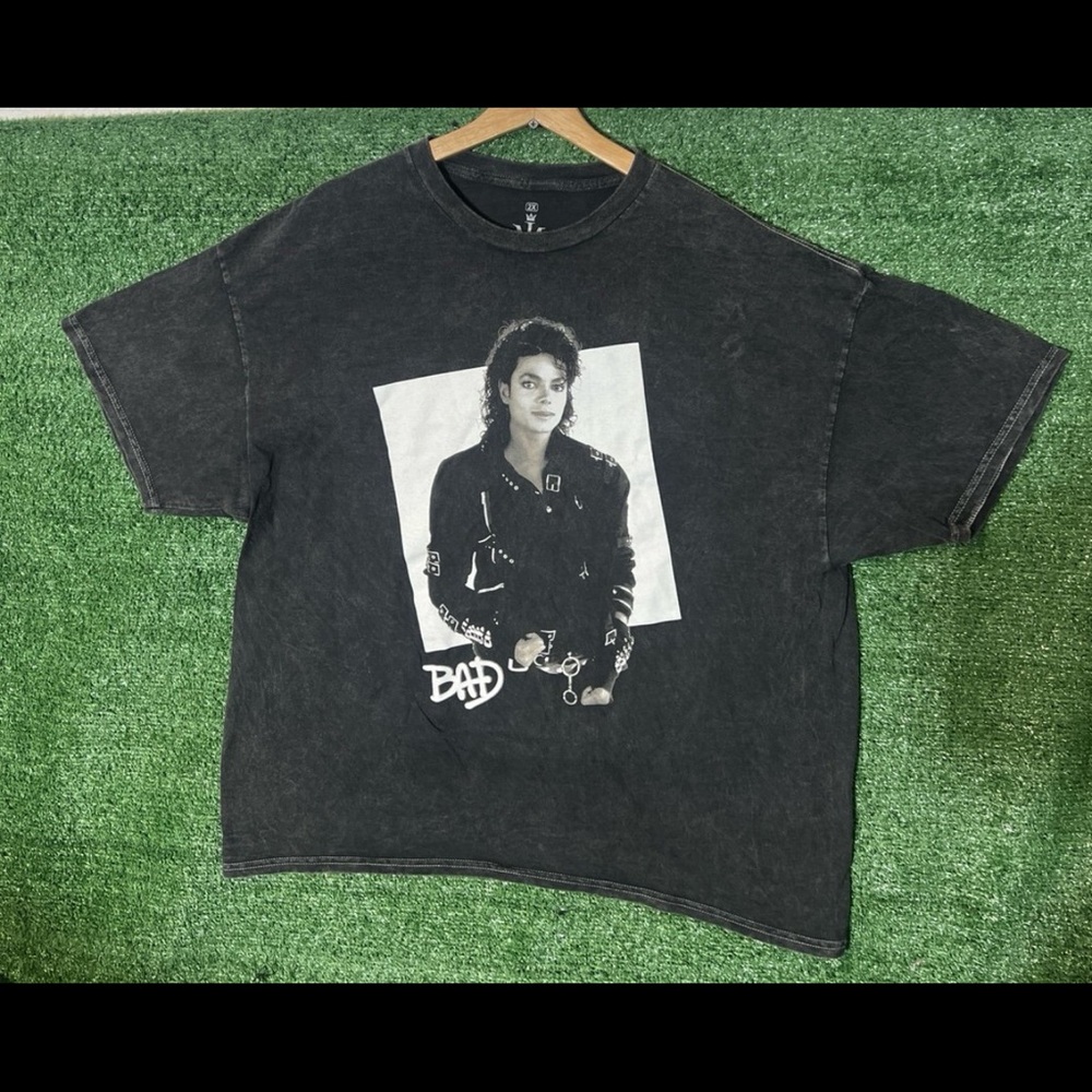 Black Graphic 'Bad' Logo Short-Sleeve T-Shirt